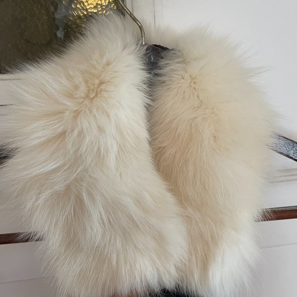 Carolina Herrera White Fur Collar with Ribbon Bow - Picture 5 of 6